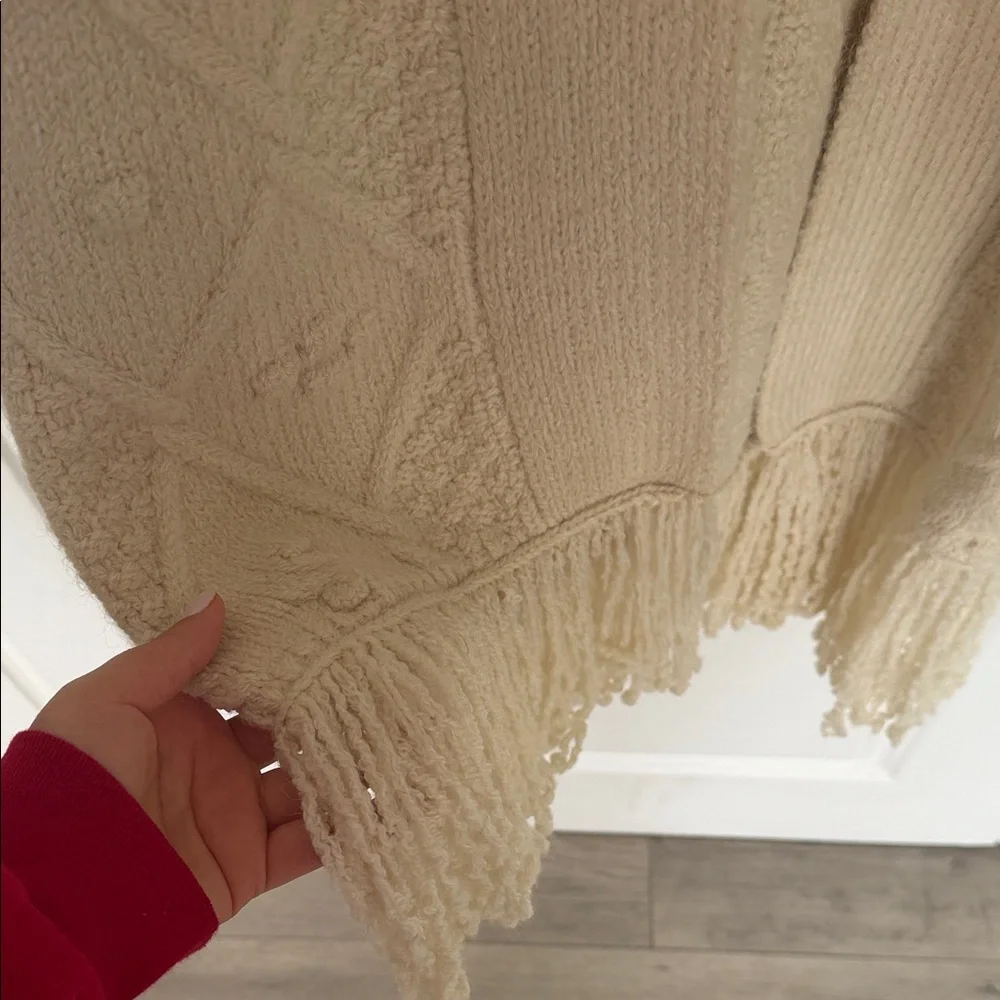 Elegant Cream Cardigan with Fringe - Picture 3 of 3